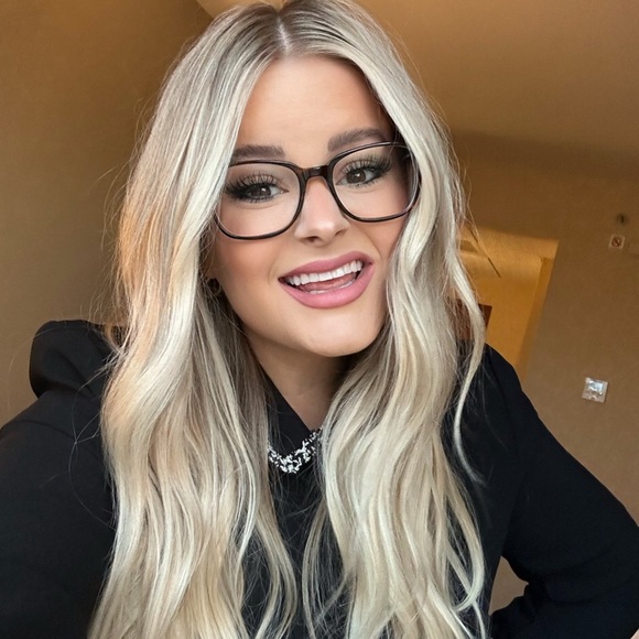 Meet your Posher, Whitney - Picture 3 of 6